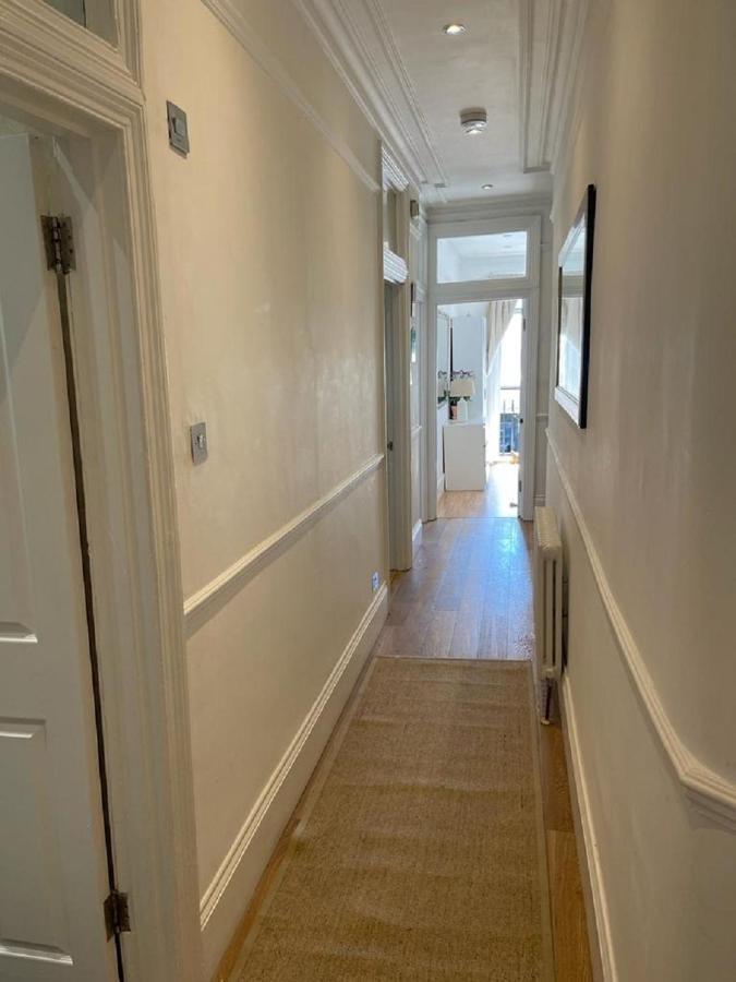 Hyde Park Mansion: Spacious 3-bedroom Balcony Retreat * Londres