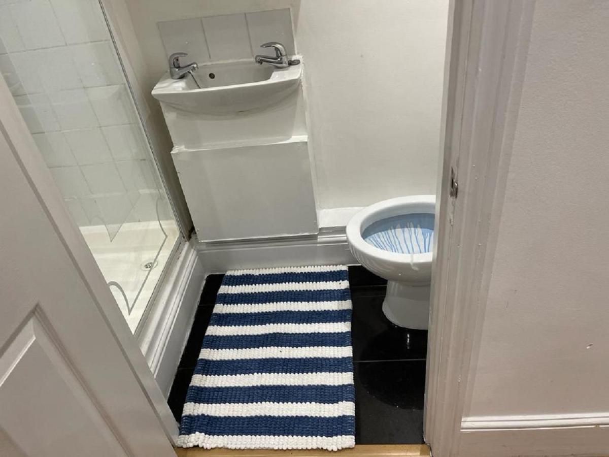 Hyde Park Mansion: Spacious 3-bedroom Balcony Retreat Apartamento Londres