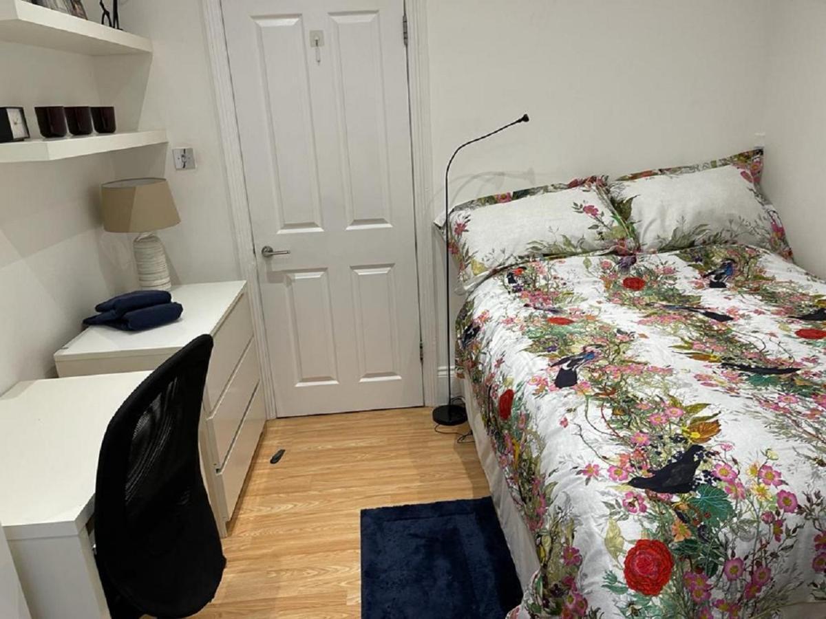 Hyde Park Mansion: Spacious 3-bedroom Balcony Retreat Apartamento Londres